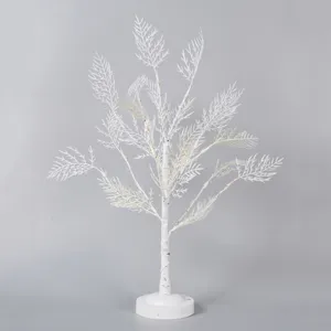 Vista dettagliata della struttura dei rami dell'albero di betulla LED bianco e perle luminose.