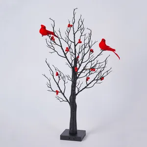 LED Deko-Baumleuchte mit roten Vögeln und Beeren, ideal für gemütliche Feiertags-Raumdekoration.