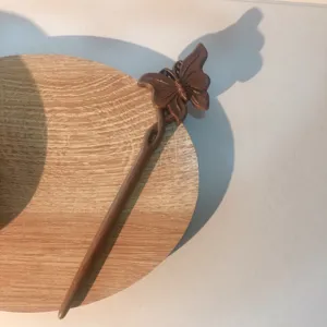 Holz Schmetterling Haarnadel chinesischer Stil elegante Haargabel fuer taegliches Hanfu Styling Detail.