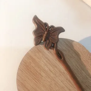 Hölzerne Schmetterling Haarnadel, traditioneller chinesischer Haarschmuck für den Alltag.