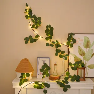 Guirnalda de luces LED de eucalipto para decoración de pared, hojas verdes artificiales acogedoras.