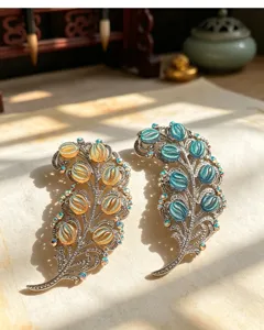 Luxury court style feather brooch, vintage metal crystal pin for women autumn winter coat
