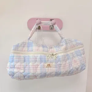 Borsa di custodia trapuntata a quadri per strumenti per capelli e asciugacapelli.