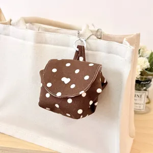 Braune Mini-Kneultasche aus Leinen mit Punkten und Herz, tragbare Kosmetiktasche zum Hängen.