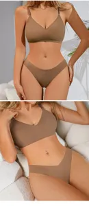 Detailansicht des nahtlosen Push-up-BH- und Slip-Sets in Braun mit schickem V-Ausschnitt.