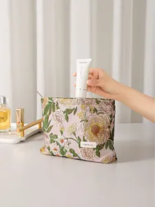 Ρετρό τσάντα μακιγιάζ με χρυσοκλωστό ζακάρ, στιλάτη και πρακτική τσάντα για ταξίδι.