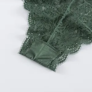 Dunkelgrüne Damen-Spitzen-Tanga-Unterwäsche, sexy transparente florale Slips Detailansicht.