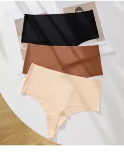 Nahaufnahme nahtloser Eisseide-Tandern in Schwarz, Braun und Nude für Sport und Alltag.