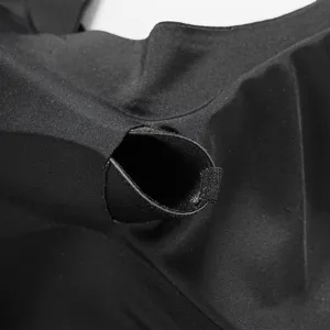 Ασύρματος στηθόδεσμος χωρίς ραφές μεγάλου μεγέθους με ελαστικό μαύρο ύφασμα και άνεση.