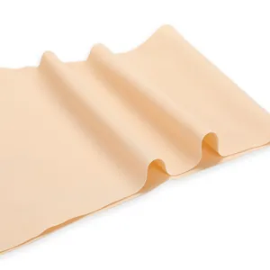 Nahtloser Eisseidenstoff in Nude, weich und elastisch, ideal für bequeme Unterwäsche.