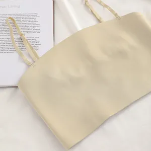 Naadloze gewatteerde bustier crop top voor dames, ademende effen hemdje met spaghettibandjes.