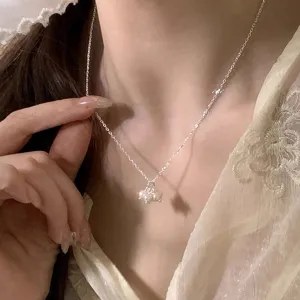 Delicate S925 silver pearl pendant necklace close-up, minimalist clavicle chain detail shot.