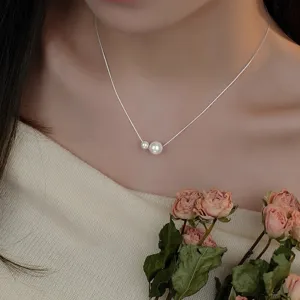 Collier ras du cou élégant en argent S925 avec double perle, design chic et minimaliste.