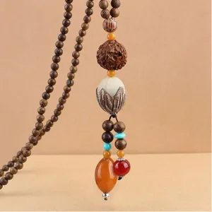Etnische houten kralen lange ketting met lotus zaad hanger voor dames trui en kleding.