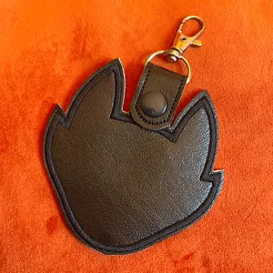 Black PU leather cat ear keychain detail, Halloween bag pendant metal hardware accessories.