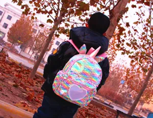 Bunter Pailletten Einhorn Rucksack für Kinder, stilvolle und süße Freizeitschultasche.
