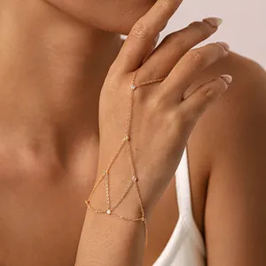 Bracelet Chaîne de Doigt Connectée en Acier Inoxydable Zircon Mode Style OL Strass Bijoux de Main Pour Femmes