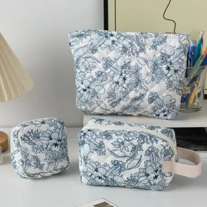 Ensemble de trousses de toilette matelassées à fleurs, mignon organisateur de voyage idéal.