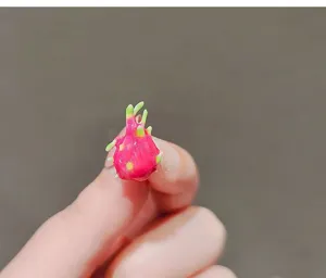 Miniature dragon fruit brooch, cute fruit design enamel collar pin for clothing decoration.