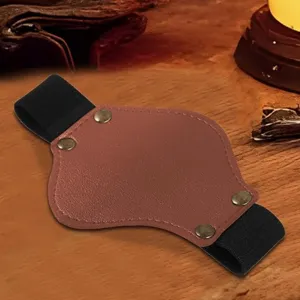Vista detallada del protector de zapatos para palanca de cambios de moto en cuero PU.
