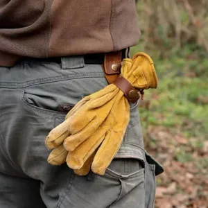 Support de gants de travail en cuir pour ceinture, parfait pour les chantiers forestiers.