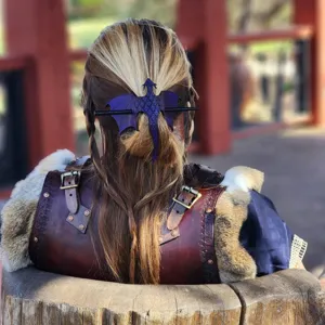 Bacchetta per capelli drago medievale con stecca in legno accessorio cosplay dettaglio
