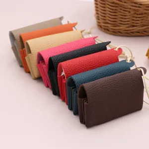Mini estuche de pañuelos portátil de cuero PU, elegante bolsa de almacenamiento de pañuelos colorida