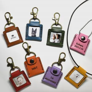 Mini PU Leather Photo Album Keychain Retro Metal Buckle Pocket Picture Storage Bag Portable Frame Hanging Charm Unisex Decorative Pendant