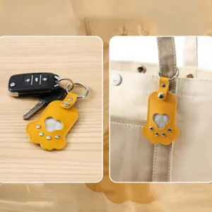 Cat claw pet hair storage keychain, PU leather souvenir bag pendant with clear heart window.