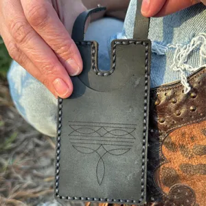 Billetera de bota de cuero hecha a mano tarjetero con costuras finas y estilo occidental.