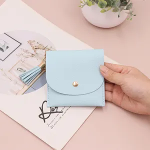 Mini portafoglio corto azzurro con nappa, grazioso porta carte e borsellino per uso quotidiano.