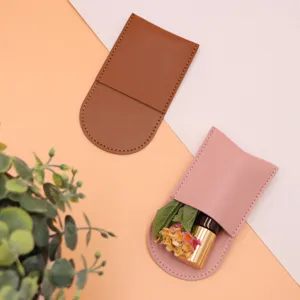 Custodia portatile in pelle PU per flacone roller di oli essenziali e profumo elegante.