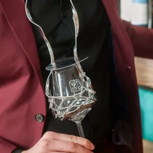 Porta bicchiere di vino in pelle PU cordino collana per feste all'aperto e degustazioni.