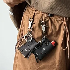 Retro PU Leder Feuerzeug Etui Schlüsselanhänger handgenäht Outdoor Camping tragbares Werkzeug.