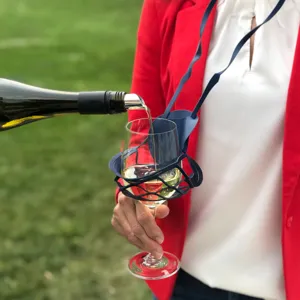 Porta bicchiere di vino in pelle PU indossabile con cordino per feste all'aperto.