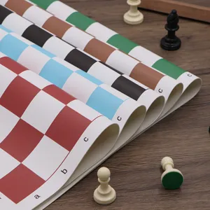 Échiquier souple en cuir PU portable et pliable pour jeux d'échecs internationaux classiques.