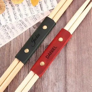 Personalisierte PU-Leder-Drumstick-Halter mit graviertem Namen für Schlagzeuger und Musiker.