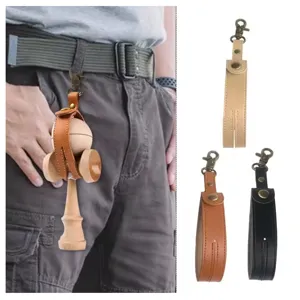 Leder Kendama Halter Schutzgurt mit Metallhaken Schlüsselanhänger Spielzeug Zubehör