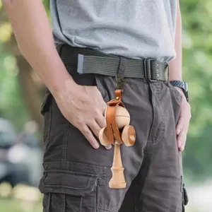 Leder Kendama Holster Schutzhülle Gürtelschlaufe Halter Spielzeug Zubehör Detailansicht