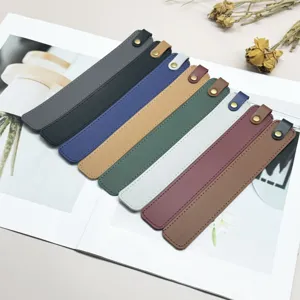 Ensemble de marque-pages en cuir PU coloré avec boutons métalliques, élégants et durables.
