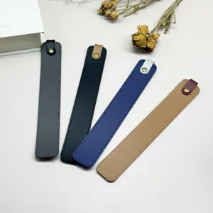 Ensemble de 4 marque-pages minimalistes en cuir PU avec boutons-pression, parfaits pour la lecture.