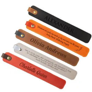 Ensemble de marque-pages en cuir PU personnalisable avec gravure laser nom et citation pour cadeau.
