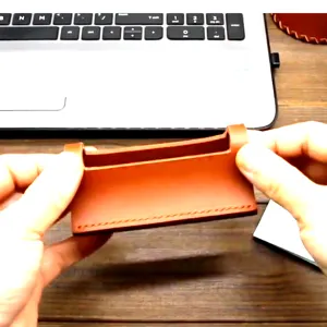 Brauner PU Leder Visitenkartenhalter Schreibtisch Organizer Display Ständer Geschenk