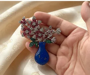 Retro imitation jade green vase brooch, exquisite full rhinestone flower pin for Hanfu dress.
