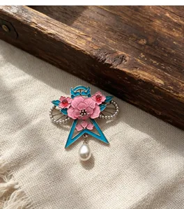 Broche pivoine émaillée style chinois exquise avec pendentif perle au design rétro.