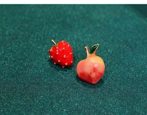 Enamel fruit brooch pin mini badge cute strawberry and peach lapel accessories for women