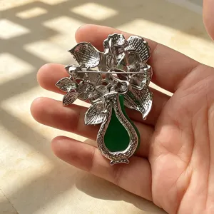 Broche vase fleur pivoine ton argent, accessoire de vêtement élégant épingle de revers rétro