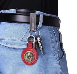 PU Leder Münzetui Schlüsselanhänger Detail zeigt 38mm Medaillon Passform und Metall Gürtelclip.