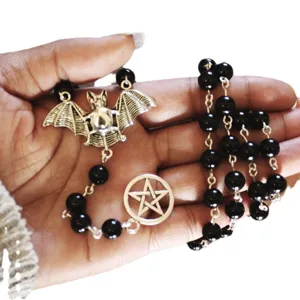 Collana con Pendente a Pentagramma di Pipistrello Gotico Perle Nere Halloween