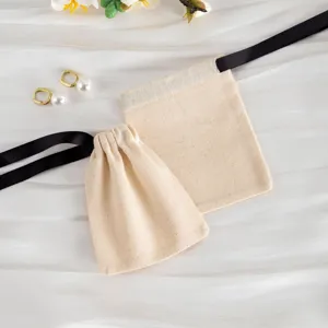 Sacchetto beige in cotone con coulisse per confezione regali di gioielli e piccoli accessori.